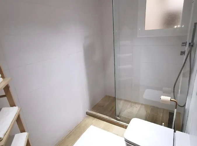 Bright 2 Bedroom Golden Mile Next To Rdr225