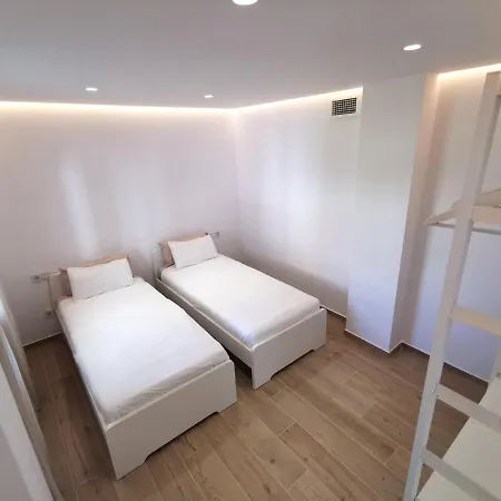 Bright 2 Bedroom Golden Mile Next To Rdr225 Marbella