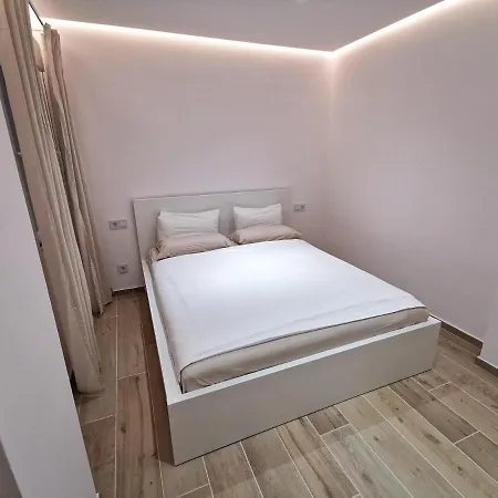 Апартаменты Bright 2 Bedroom Golden Mile Next To Rdr225
