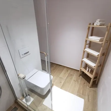 Апартаменты Bright 2 Bedroom Golden Mile Next To Rdr225 Марбелья
